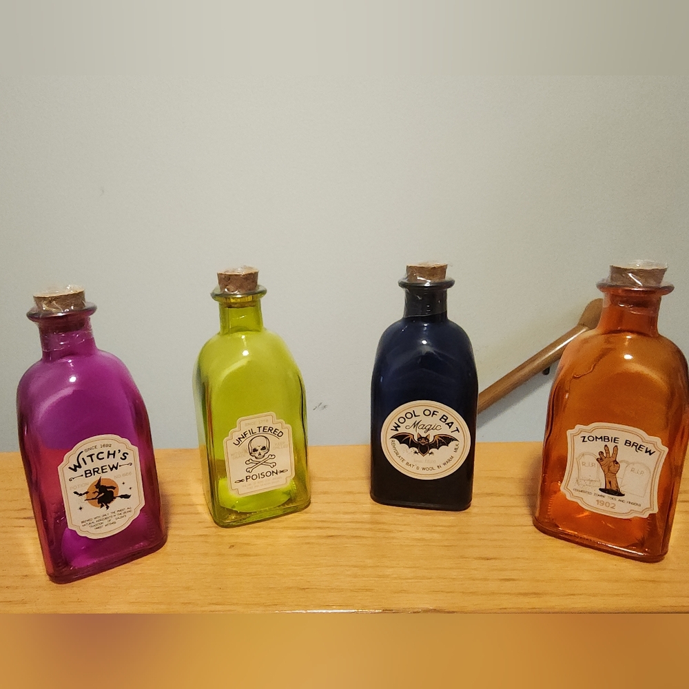 NWT SET OF 4 MEDIUM POTION BOTTLES FOR HALLOWEEN/TIER TRAY ✨️OR DECOR ✨️